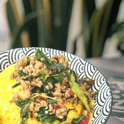 ข้าวไข่ข้นกระเพราหมูสับ/เนื้อสับ