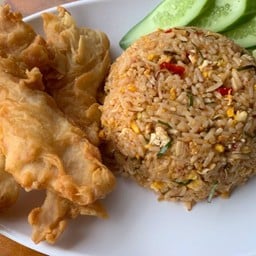ข้าวผัดต้มยำไก่ชุบแป้งทอด