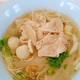 ก๋วยเตี๋ยวหมูนุ่ม ลูกชิ้น