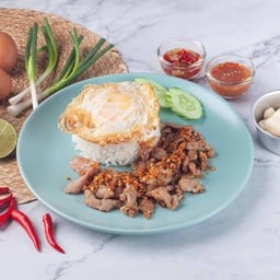 ข้าวหมูกระเทียม + ไข่ดาว