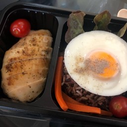 ข้าวอกไก่นุ่มย่างสมุนไพร