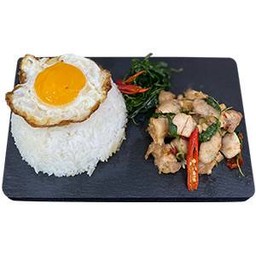 ข้าวกะเพราไก่ไข่ดาว