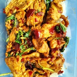 กะเพราโหดโคตรเผ็ด-ราดข้าว