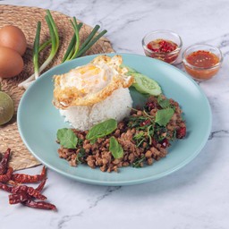 ข้าวกะเพราหมูสับบ้านนอก+ไข่ดาว