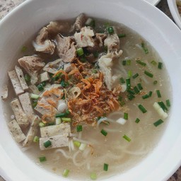 ข้าวเปียกกระดูกอ่อนหมู