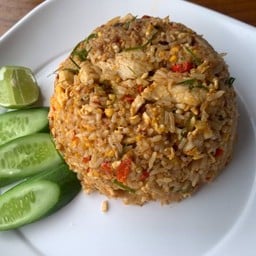 ข้าวผัดต้มยำไก่