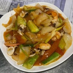 ผัดเปรี้ยวหวานทะเล หรือ รวมมิตร