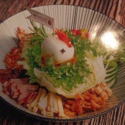 ฟาร์มเฮ้าส์สลัดกับกาหยูเผา