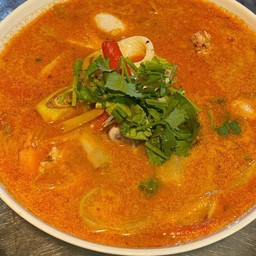 ต้มยำน้ำข้นทะเล หรือ รวมมิตร