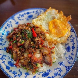 ข้้าวหมูกรอบคั่วพริกเกลือ บ้านจู