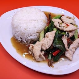 ผัดคะน้าไก่