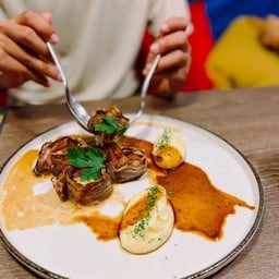 อร่อยมากๆ ขอตั้งชื่อว่าหอยพันเบคอนเพราะจำชื่อเมนูไม่ได้ *recommend