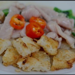 [อร่อยซ่ากับโค้ก] ราดหน้าเส้นกรอบ +  โค้ก ออริจินัล (ขวด)