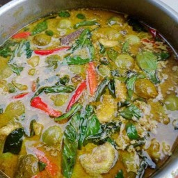 ขนมจีนนางพญาขาไก่