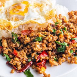 [อร่อยซ่ากับโค้ก] ข้าวกระเพราหมู +  โค้ก ออริจินัล (ขวด) 