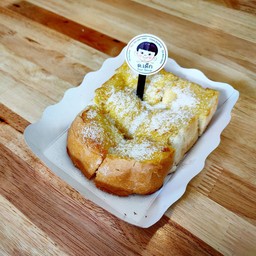 ปังปิ้งเนยน้ำตาล - Toast with butter and sugar.