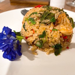 ข้าวคลุกกะเพราทะเล