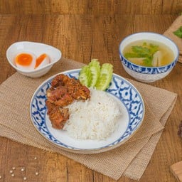 ข้าวซี่โครงอ่อนหมูทอดเกลือ