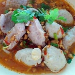 เกาเหลาลูกชิ้นหมูต้มยำ