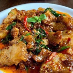ผัดพริกเผาหมูกรอบ