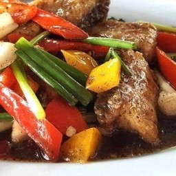 เนื้อปลากระพงผัดพริกไทยดำ
