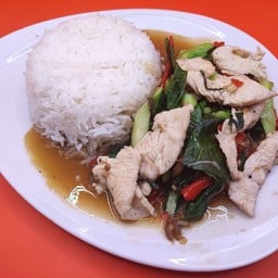 ผัดคะน้าไก่