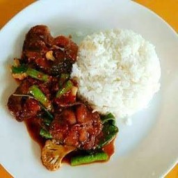 ข้าวราดพริกแกงปลาดุก