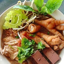 ปุ้มปุ้ยเตี๋ยวไก่มะระขัวแคร่