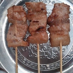 ร้านลูกชิ้นหมี ปลวกแดง