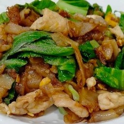 ผัดซีอิ๊วไก่ (เส้นใหญ่)