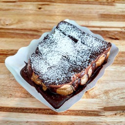 ปังปิ้งโกโก้ลาวา - Toast with coco lava sauce.