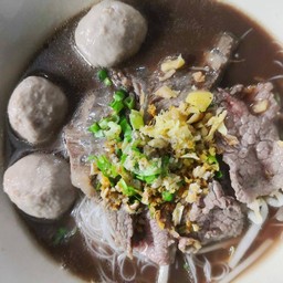 ร้านก๋วยเตี๋ยวเจ๊น้อย (นำชัย)