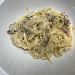 สปาเก็ตตี้ครีมซอส