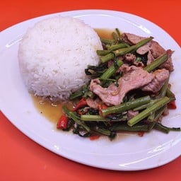 ผัดผักบุ้งเนื้อ