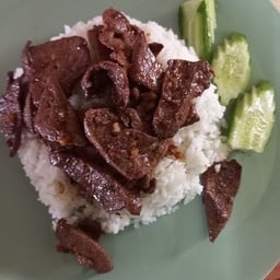 ข้าวตับหมูกะเทียม