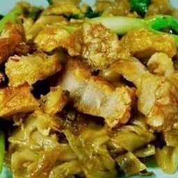 ผัดซีอิ๊วหมูกรอบ (เส้นใหญ่)