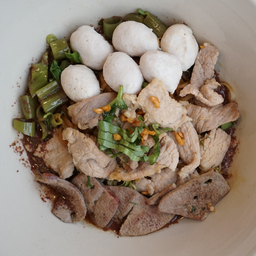 เส้นใหญ่หมูน้ำตก DL