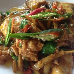 ปลาบึกผัดฉ่า(เป็นกับ)