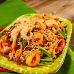 ร้านโก๊ะคนระยำ&ลูกชิ้นทอด&ข้าวไข่เจียวทรงเครื่อง
