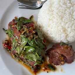 ข้าวกะเพราเนื้อตุ๋น100.-
