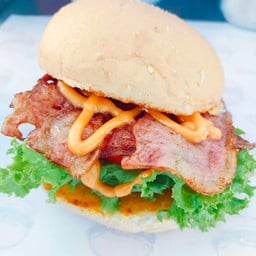 [อร่อยซ่ากับโค้ก] เบอร์เกอร์เบค่อน +  โค้ก ออริจินัล (กระป๋อง)