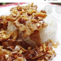 ไก่กระเทียม ราดข้าว