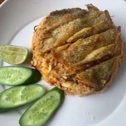 ข้าวผัดต้มยำปลาสลิด
