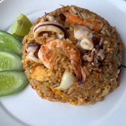 ข้าวผัดน้ำพริกเผาทะเล