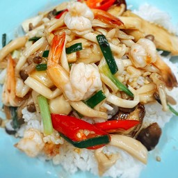 ผัดเห็ดรวมราดข้าว