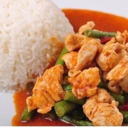 ข้าวราดผัดพริกแกงไก่