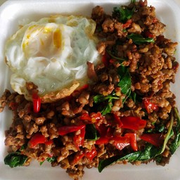 กระเพาหมู  ราดข้าว