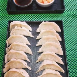 เกี๊ยวซ่าทอดน้ำ ซาลาเปาทอดน้ำ เจ๊ฟางGyoza by fangหมู่บ้านอีสเทริ์น ต.นาป่า