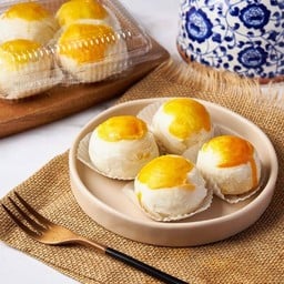 ขนมเปี๊ยะ ไส้ถั่วและไข่เค็ม