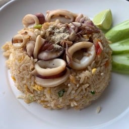 ข้าวผัดปลาหมึก